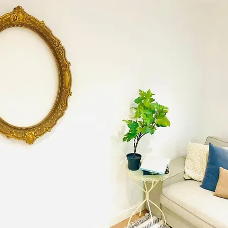 Moderno Cerca Del Metro